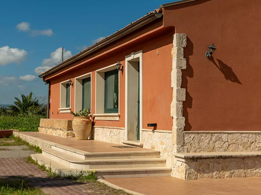 Immagine 19 di Villa in vendita  in Via Priamo 10 a Siracusa