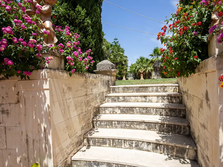 Immagine 29 di Villa in vendita  in Via pola 2 a Noto