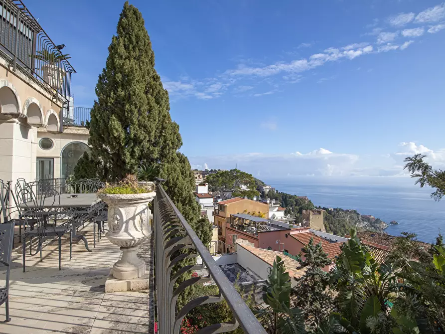 Immagine 38 di Villa in vendita  in Salita Giafari 25 a Taormina