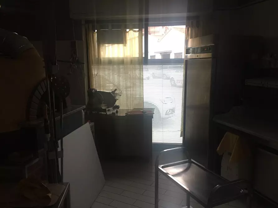 Immagine 4 di Pizzeria / Pub in vendita  in Via Fabio Filzi 157 a Prato
