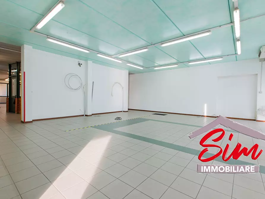 Immagine 6 di Locale commerciale in vendita  in Via Vecchia Circonvallazione sn a Oleggio