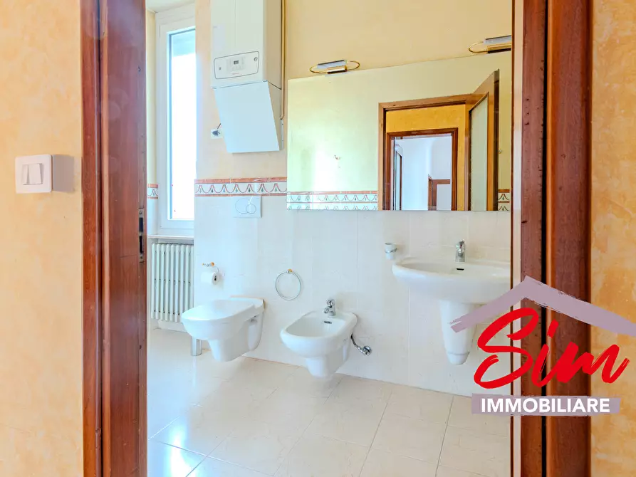 Immagine 13 di Quadrilocale in affitto  in Corso Cavour snc a Trino Vercellese