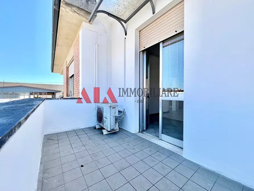 Immagine 15 di Ufficio in affitto  in Via D'acquisto Salvo a Pontedera