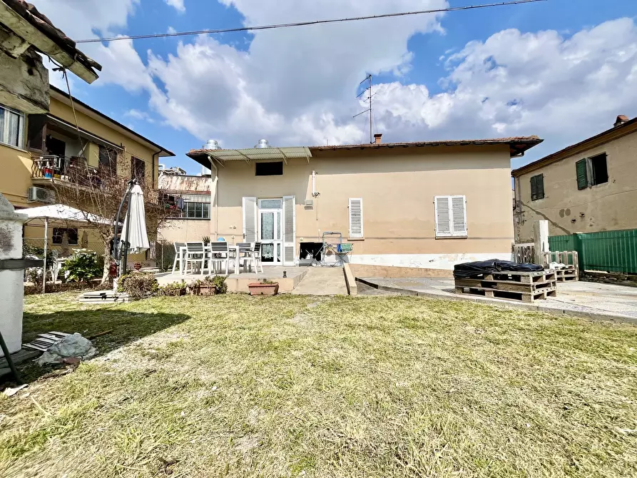 Immagine 22 di Villa in vendita  in Via Fabio Filzi a Pontedera