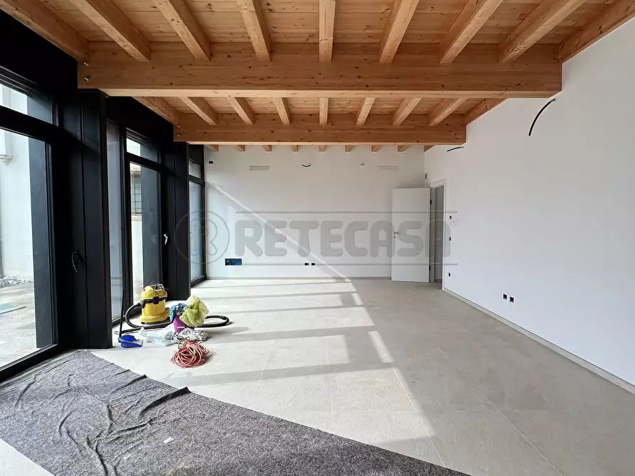 Immagine 3 di Locale commerciale in affitto  in Via Riviera Berica 45 a Barbarano Mossano