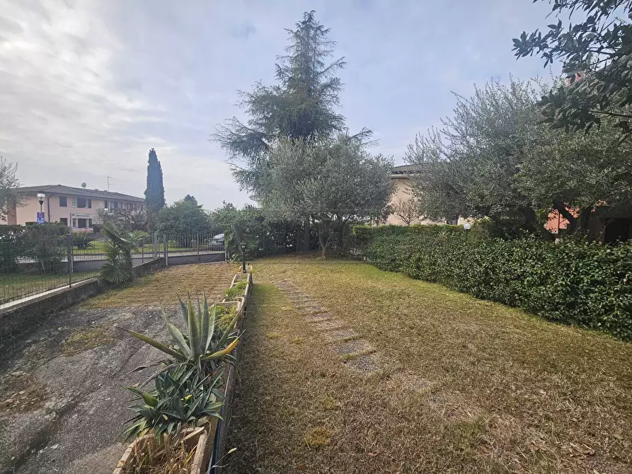 Immagine 3 di Trilocale in vendita  a Bardolino