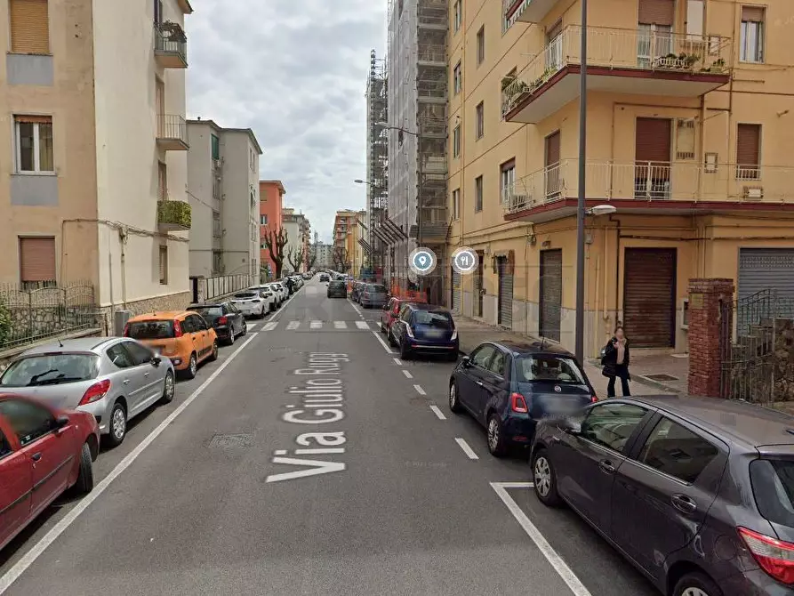 Immagine 2 di Locale commerciale in affitto  in via Giulio Ruggi 32 a Salerno