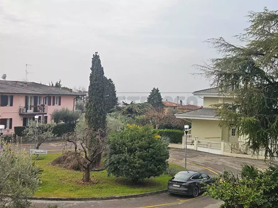 Immagine 43 di Trilocale in vendita  a Bardolino