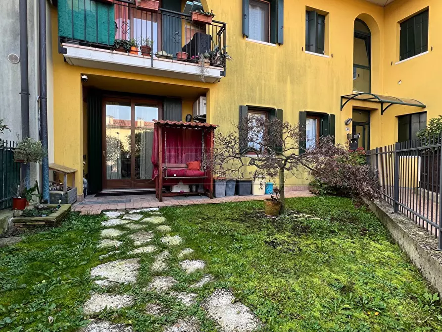 Immagine 20 di Appartamento in vendita  in VIA SILVIO PELLICO 43 a Sarego