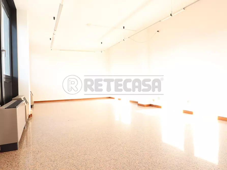 Immagine 27 di Ufficio in affitto  in Via Aldo Moro 10 a Vicenza