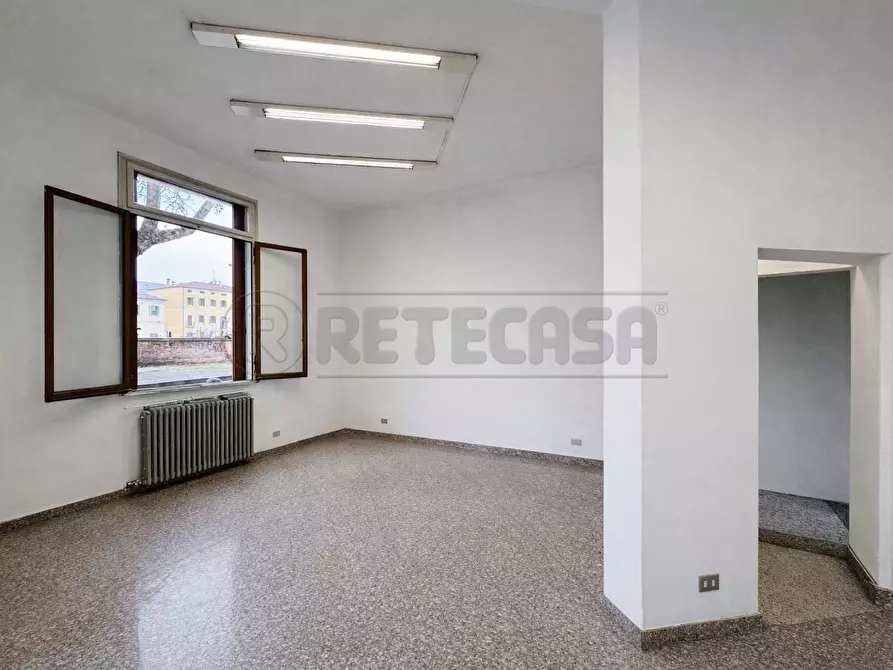 Immagine 10 di Locale commerciale in affitto  in Via Giovanni Gradenigo 2 a Padova