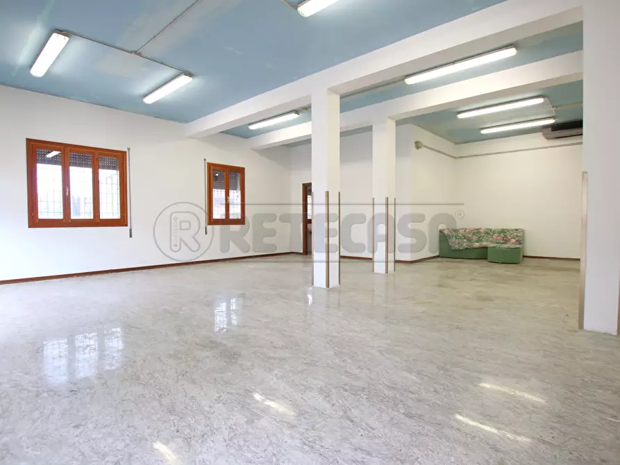 Immagine 1 di Laboratorio in affitto  in Via Chiesa a Nanto