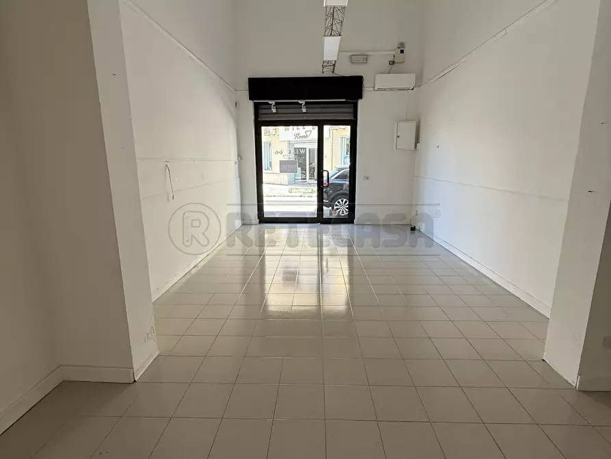 Immagine 9 di Locale commerciale in affitto  in Via Generale Cantore 6 a Nardo'
