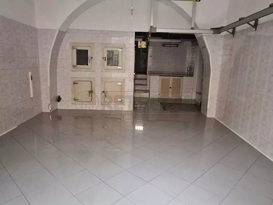Immagine 3 di Locale commerciale in affitto  a Mercato San Severino