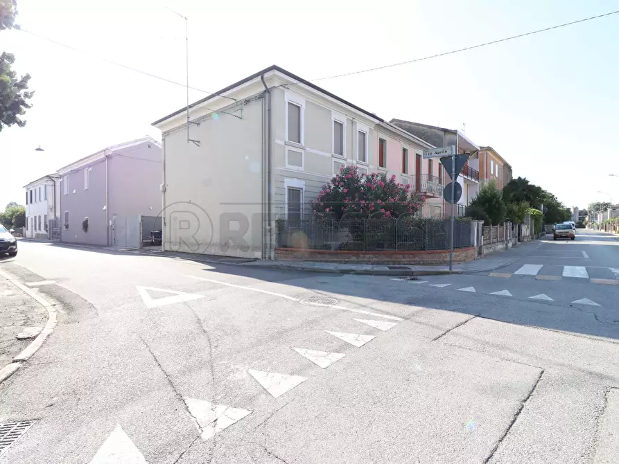 Immagine 1 di Casa bifamiliare in vendita  in Via della Libertà 62 a Bondeno