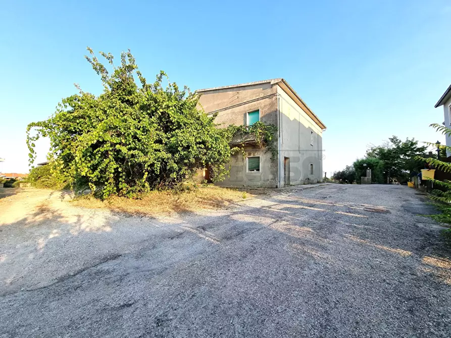 Immagine 15 di Casa indipendente in vendita  a Pescara