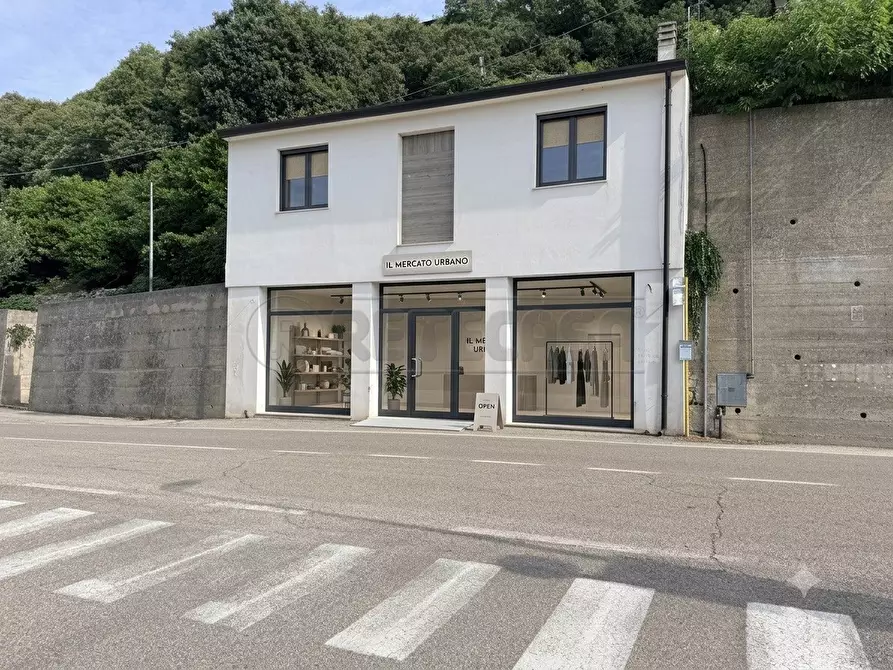 Immagine 1 di Magazzino in vendita  in Piazza Roma a Val Liona
