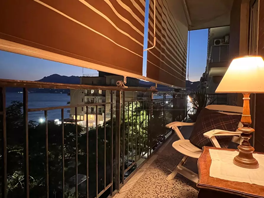 Immagine 30 di Quadrilocale in affitto  in Lungomare Cristoforo Colombo 39 a Salerno