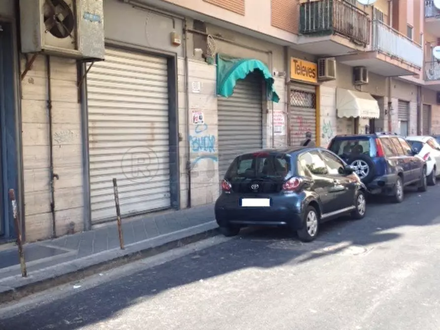 Immagine 1 di Locale commerciale in vendita  in Via Carlo Granozio 7 a Salerno