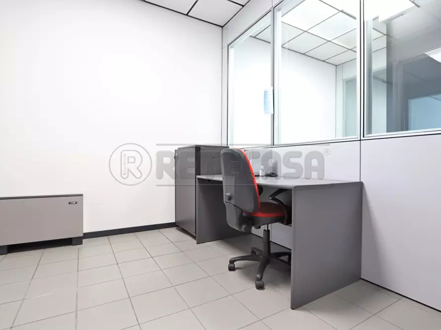 Immagine 37 di Ufficio in affitto  a Vicenza