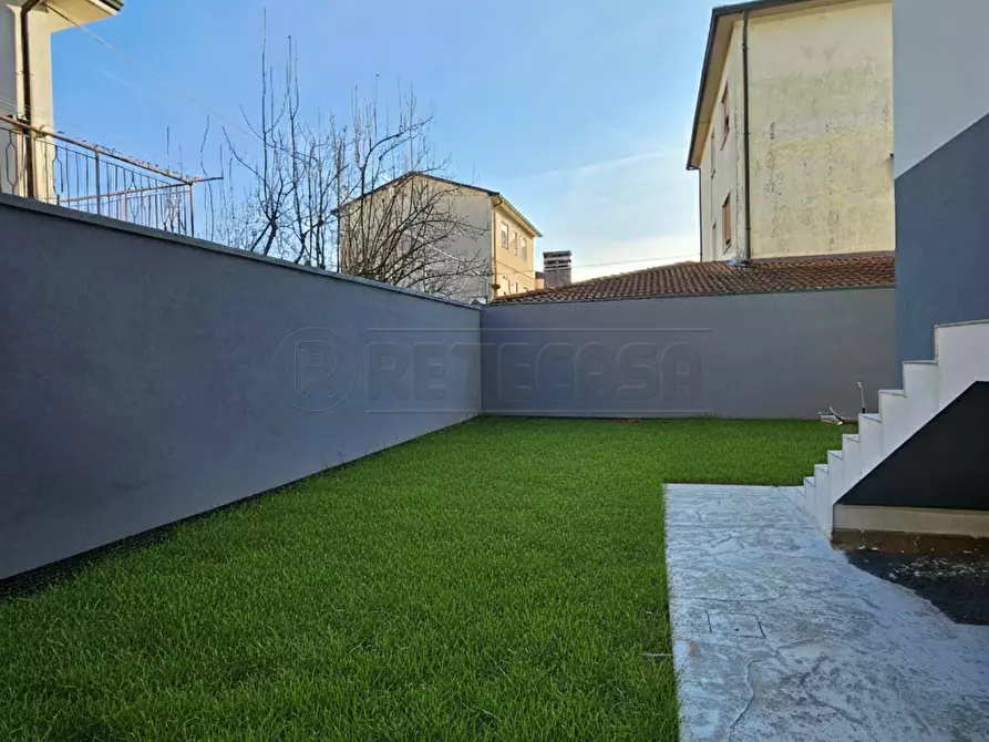 Immagine 13 di Casa semindipendente in vendita  a Vicenza