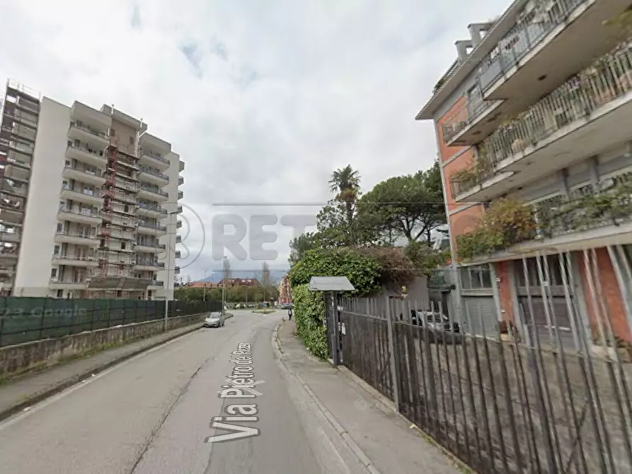 Immagine 3 di Pentalocale in vendita  in Via Pietro del Pezzo 87 a Salerno