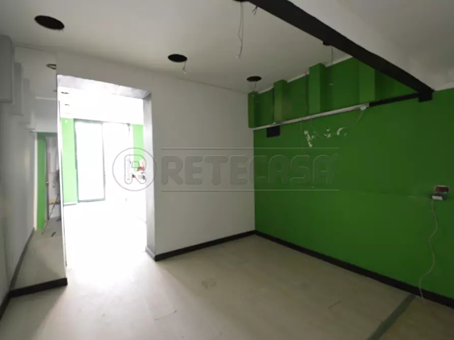 Immagine 5 di Locale commerciale in vendita  in Via Camiciotti 25 a Messina