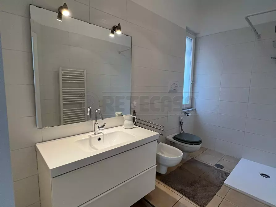 Immagine 22 di Quadrilocale in affitto  in Lungomare Cristoforo Colombo 39 a Salerno