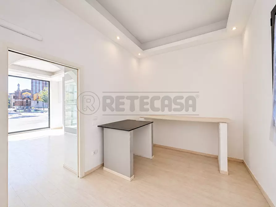 Immagine 12 di Locale commerciale in affitto  in Via dei Colli 33 a Padova