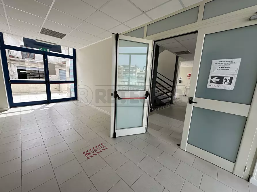 Immagine 19 di Locale commerciale in vendita  a Mazara Del Vallo