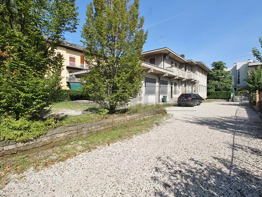 Immagine 1 di Palazzo in vendita  in Viale Verdi 22 a Altavilla Vicentina