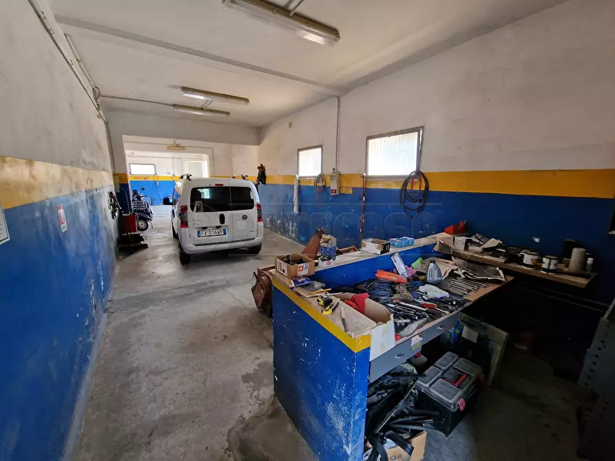 Immagine 37 di Laboratorio in vendita  in Via Neviano 37 a Seclì