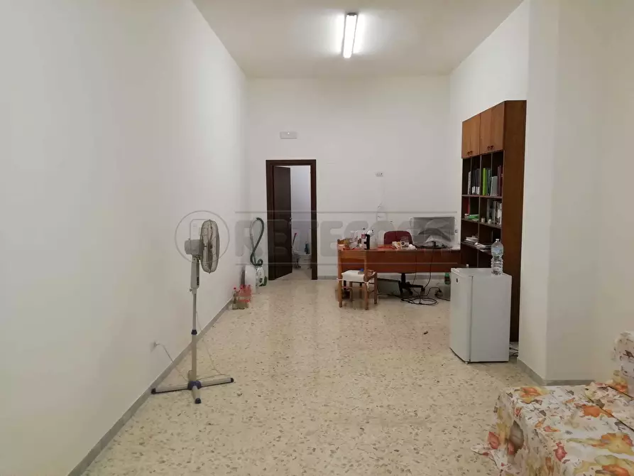 Immagine 5 di Locale commerciale in affitto  in Via XX Settembre 71 a Salerno