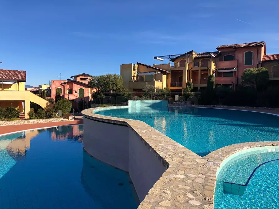 Immagine 1 di Bilocale in vendita  in Via del Torchio 21F a Manerba Del Garda
