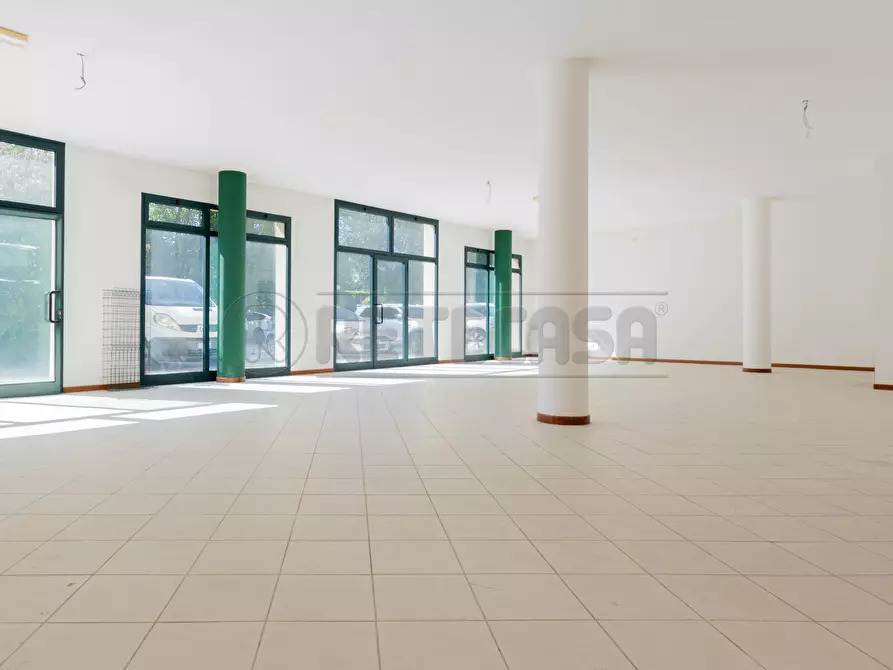 Immagine 2 di Locale commerciale in vendita  in Via Acque 6 a Bolzano Vicentino