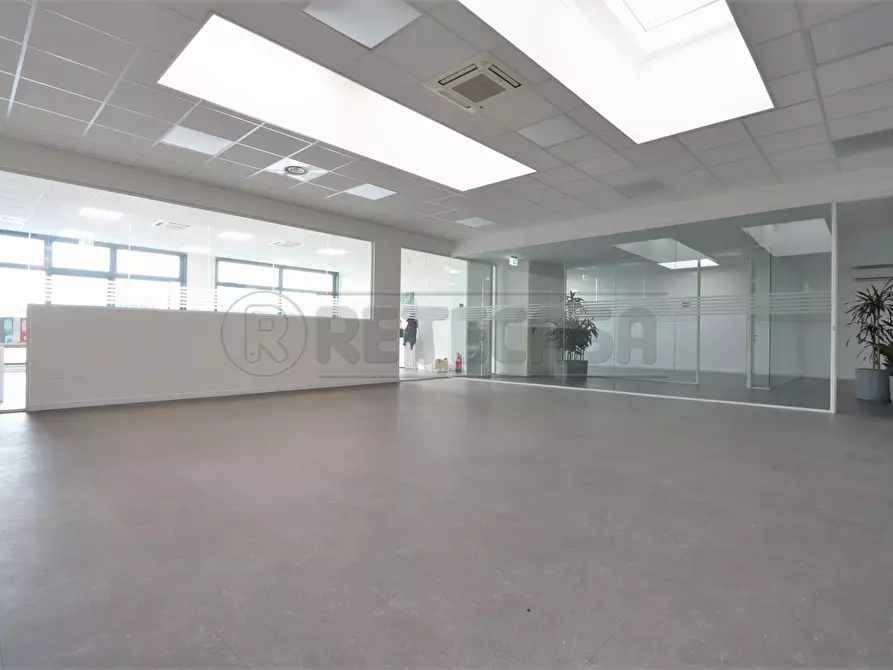 Immagine 2 di Ufficio in affitto  in Via Boschi a Torri Di Quartesolo