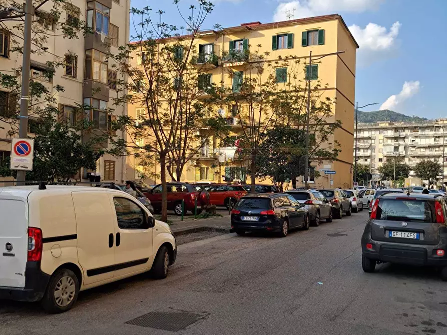 Immagine 2 di Locale commerciale in affitto  in Via Nicola Antonio Mantenga 13 a Salerno