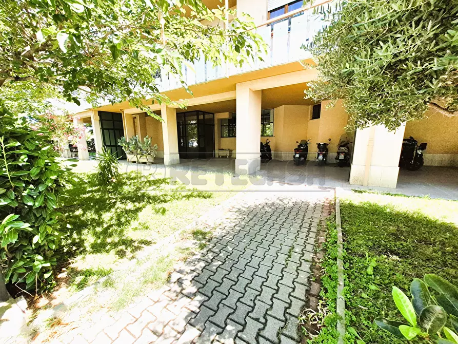 Immagine 28 di Quadrilocale in vendita  in Via Aldo Moro 126 a Pescara