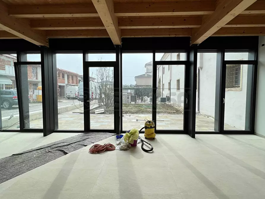 Immagine 2 di Locale commerciale in affitto  in Via Riviera Berica 45 a Barbarano Mossano