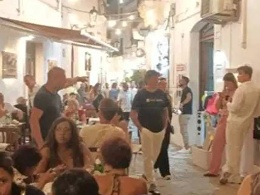 Immagine 15 di Locale commerciale in vendita  in Via Incrociata 2 a Gallipoli