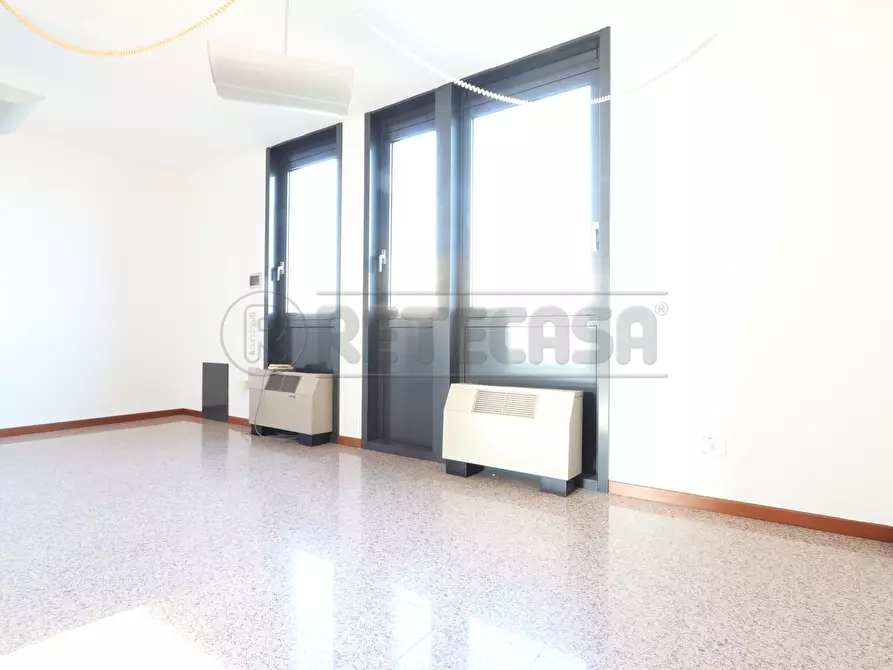 Immagine 38 di Ufficio in affitto  in Via Aldo Moro 10 a Vicenza