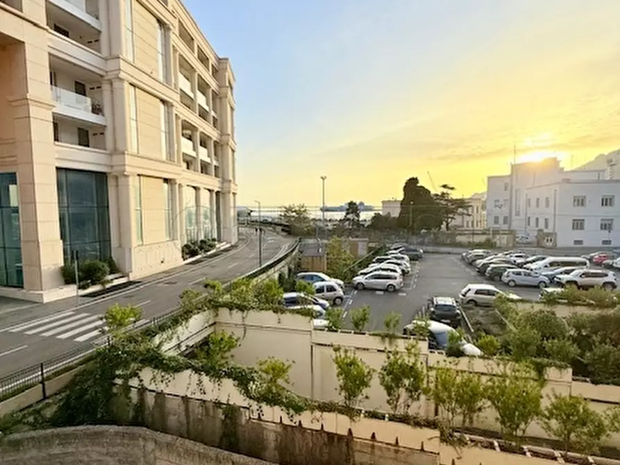 Immagine 25 di Trilocale in vendita  in Via Sandro Pertini 1 a Salerno