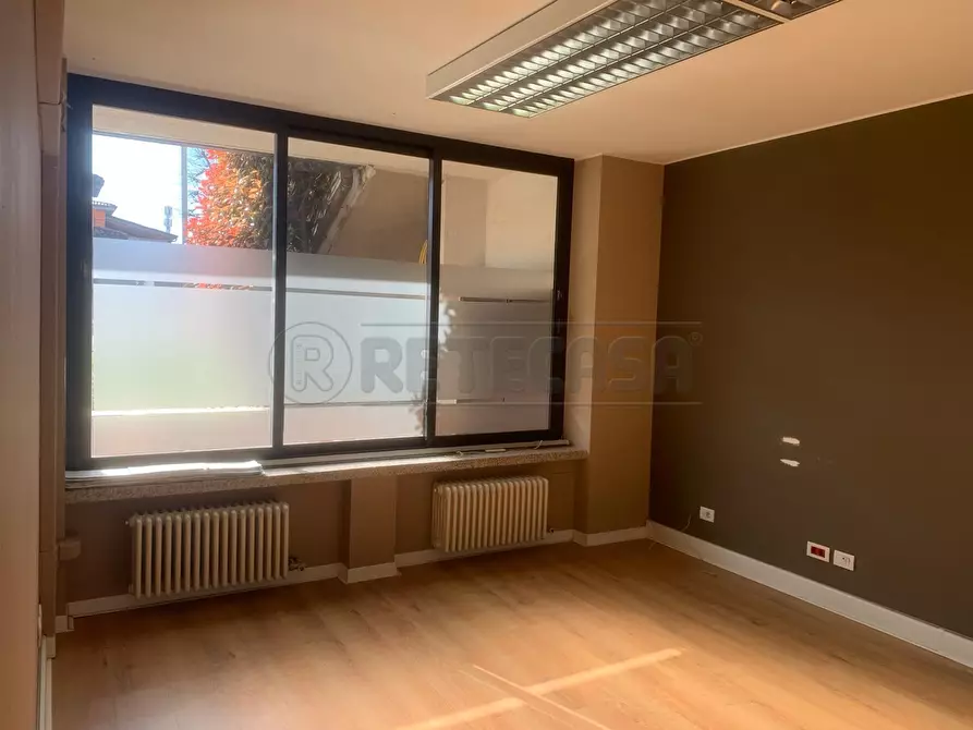 Immagine 16 di Ufficio in vendita  a Seriate