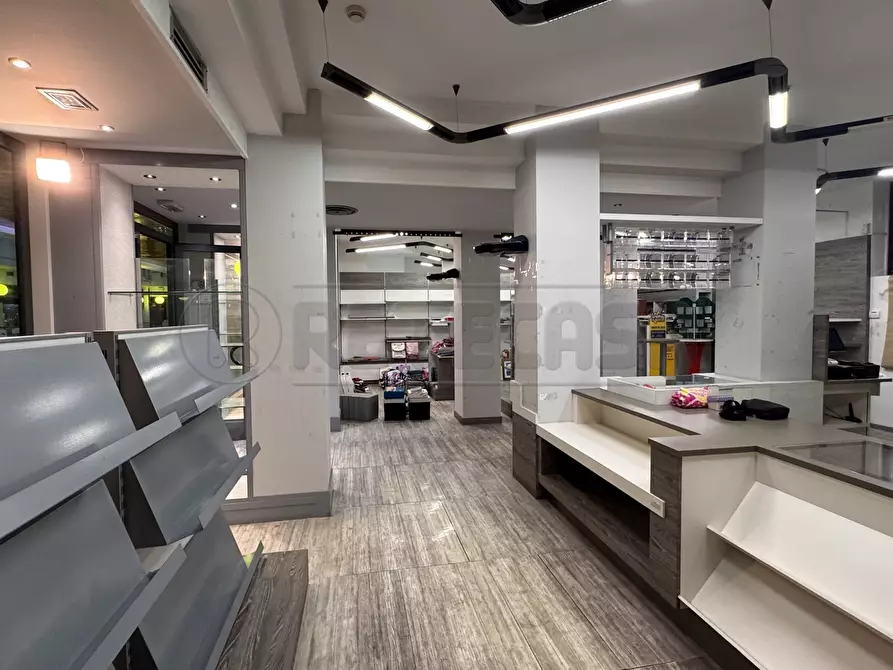 Immagine 15 di Locale commerciale in vendita  a Venezia
