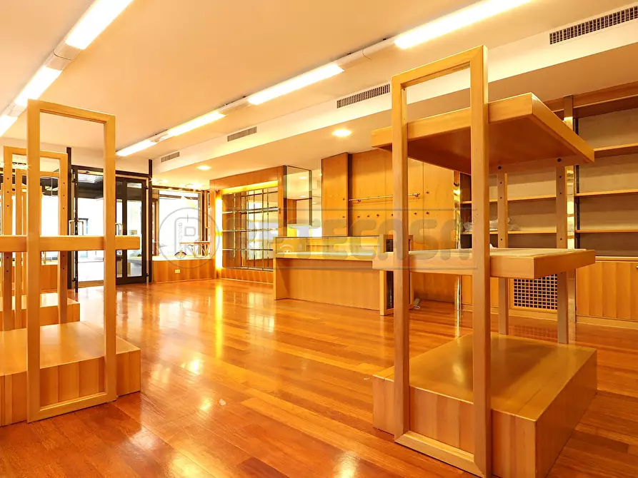 Immagine 13 di Locale commerciale in affitto  a Camisano Vicentino