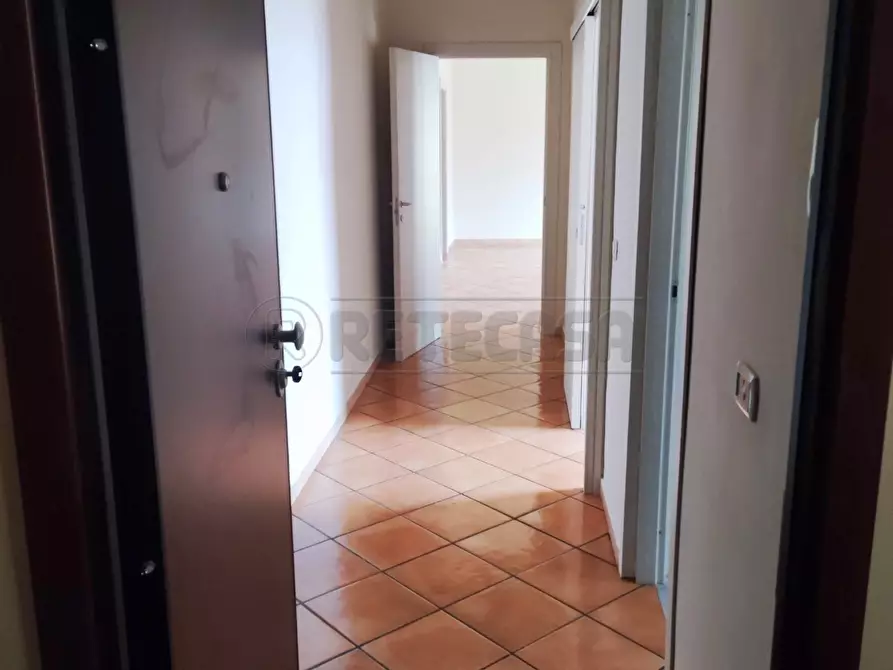 Immagine 4 di Trilocale in affitto  a San Nicola La Strada