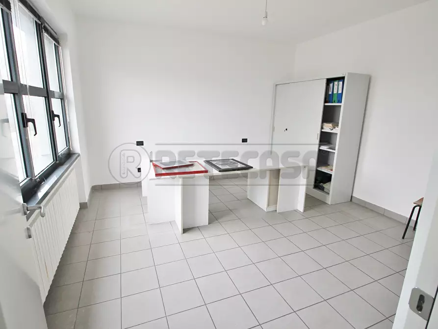 Immagine 31 di Attività artigianale in vendita  a Montebello Vicentino