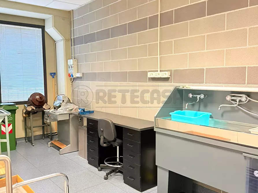 Immagine 6 di Laboratorio in affitto  a Camisano Vicentino