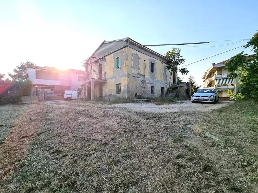 Immagine 13 di Casa indipendente in vendita  a Pescara