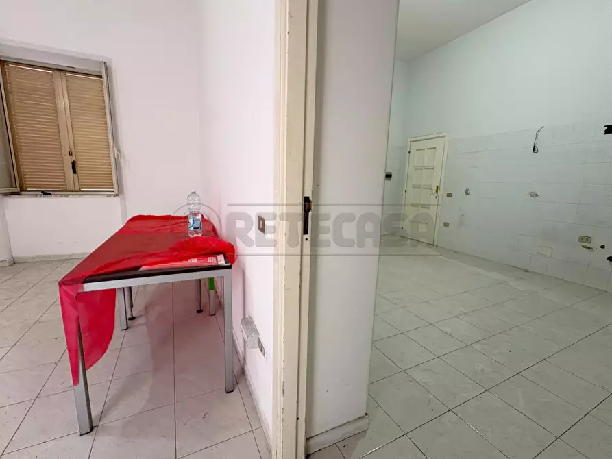 Immagine 15 di Locale commerciale in affitto  in Via Santa Croce a Capodrise